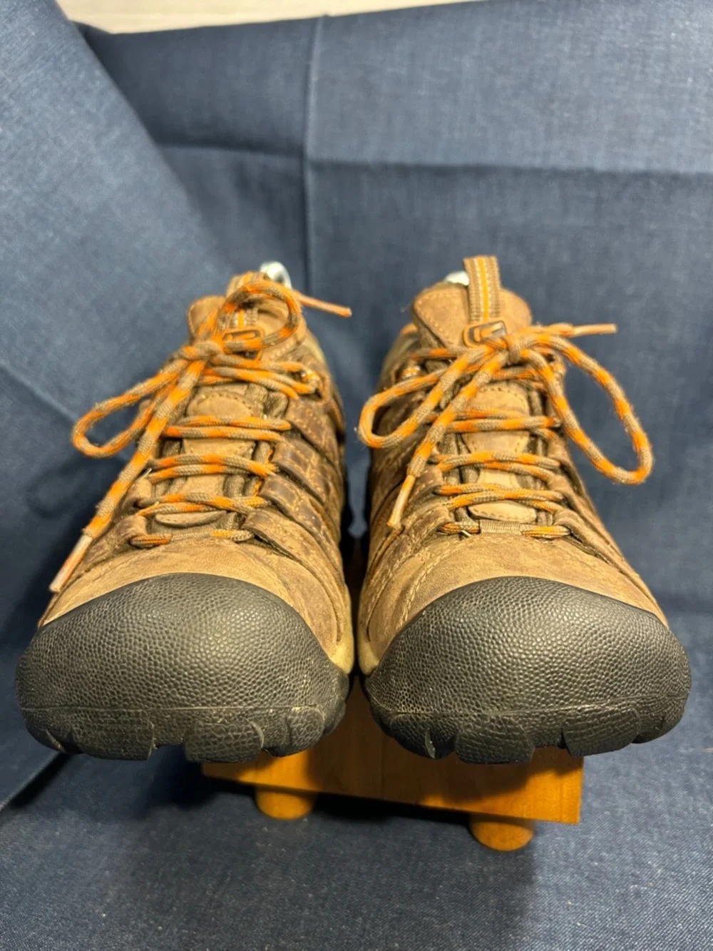 Keen leather lace up hiking shoes